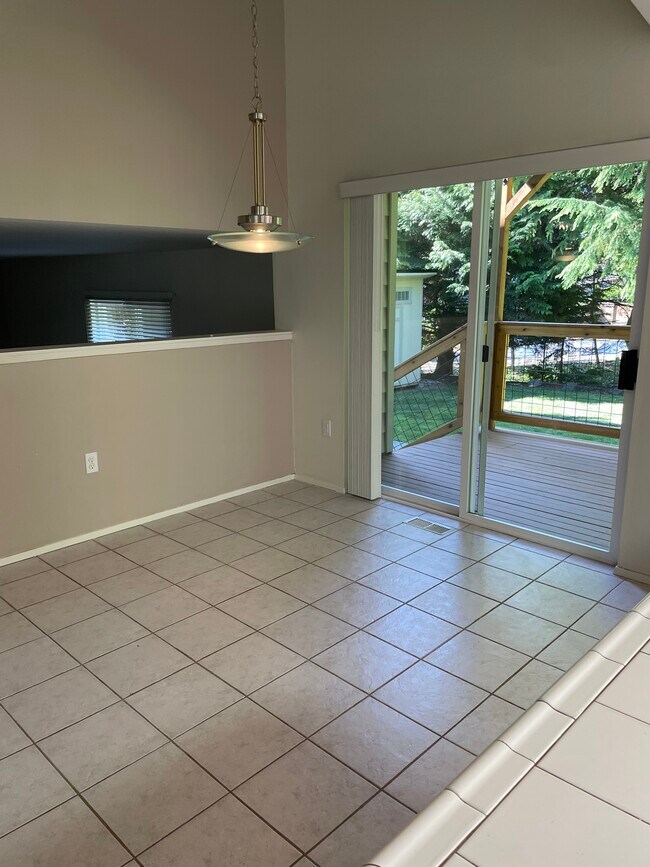 Foto del edificio - 531 48th Pl SE