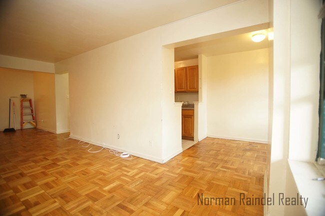 Building Photo - 1545 Rhinelander Ave