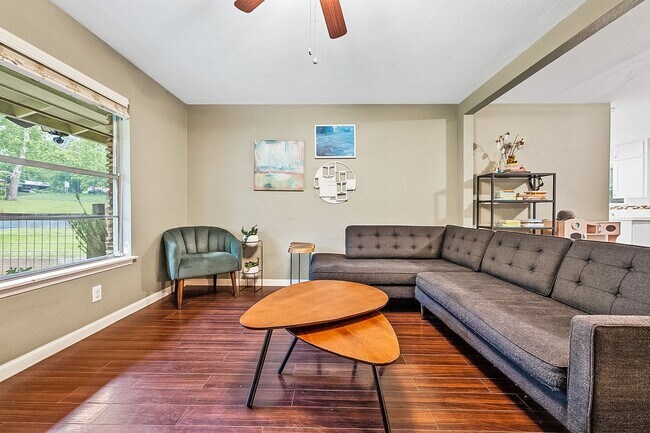 Foto del edificio - 2102 Vanderbilt Ln
