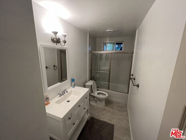 Foto del edificio - 10846 Scoville Ave