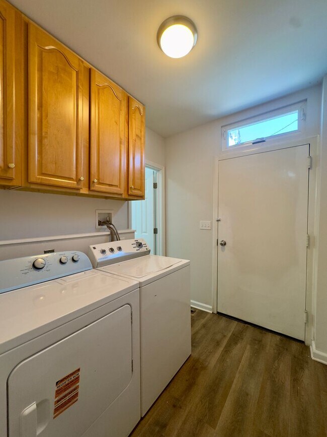 Foto del edificio - 3512 E Baltimore St