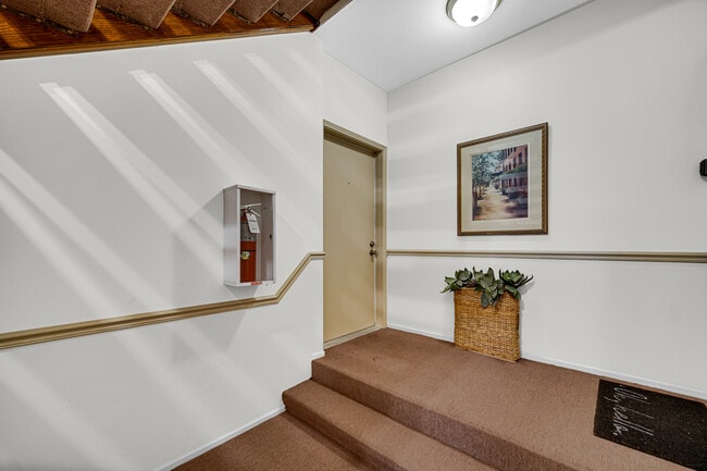 Building Photo - 1401 Wentworth Ct