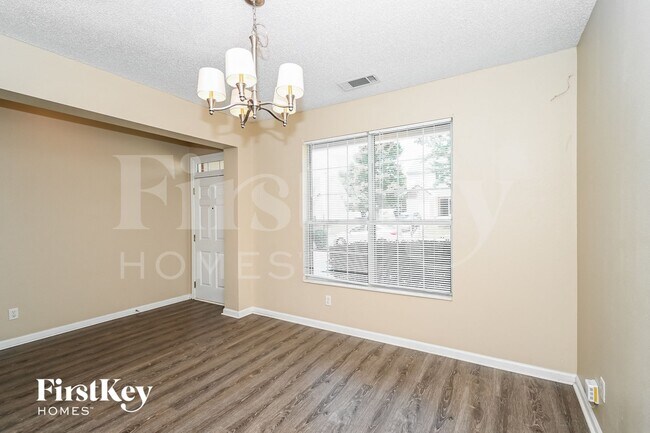 Foto del edificio - 4302 Ravenwood Dr