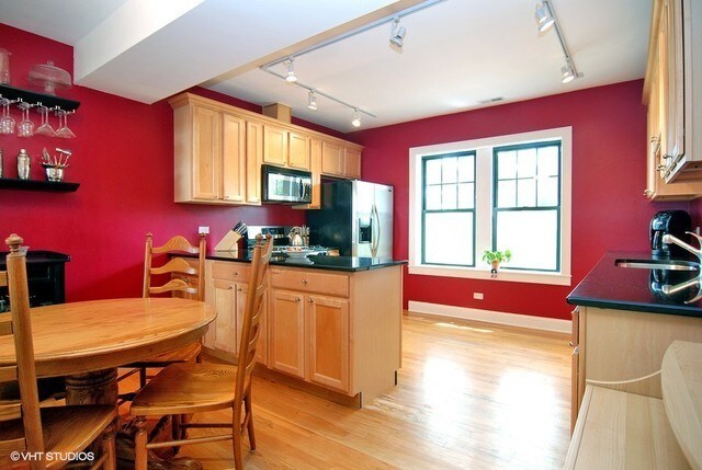 Building Photo - 1542 W Thorndale Ave