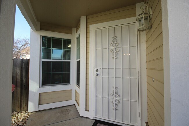 Building Photo - Great Elk Grove 3 Bed Home