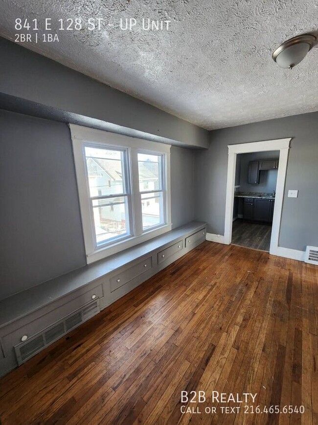 Building Photo - Move-In Ready! 2-Bedroom Multi-Family UP U...