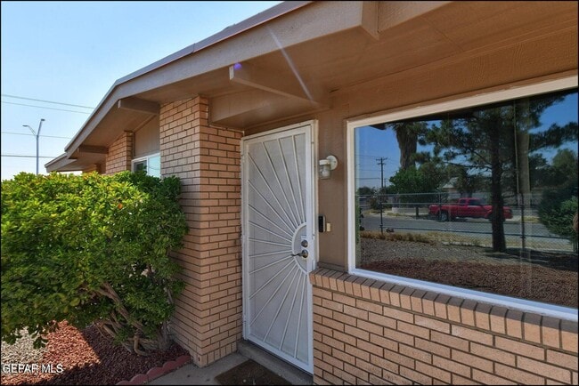 Building Photo - 5726 Dearborne Dr