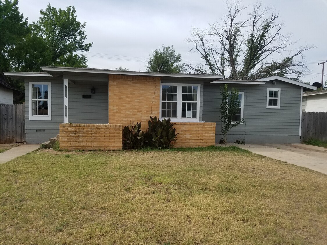 Primary Photo - 1516 Tucson Rd