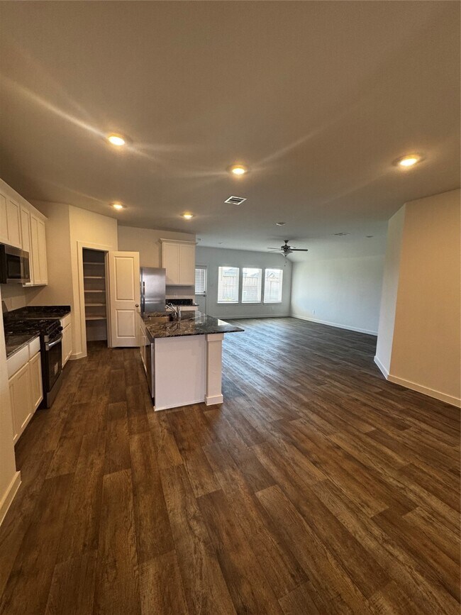 Foto del edificio - 6107 Jasper Hl Dr