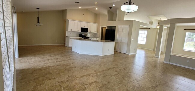 Building Photo - 2186 SW Idaho Ln