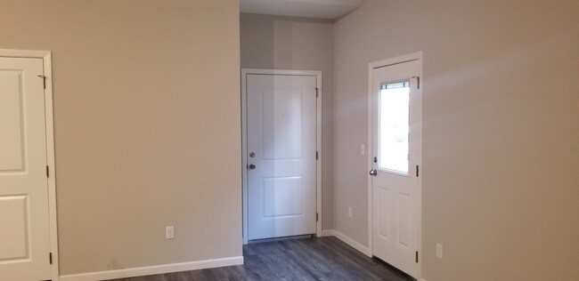 Building Photo - 438 South Longbranch Drive