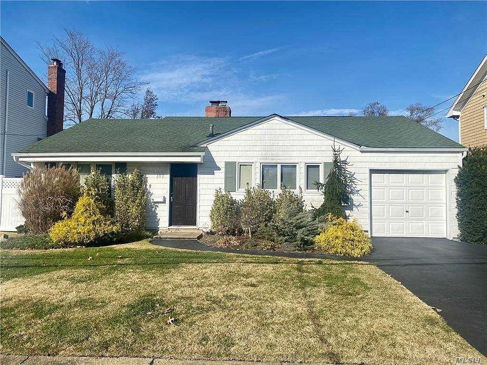 Primary Photo - 107 Hampton Way