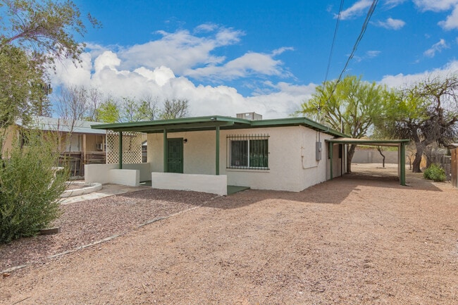 Photo - 1137 N Yucca St House