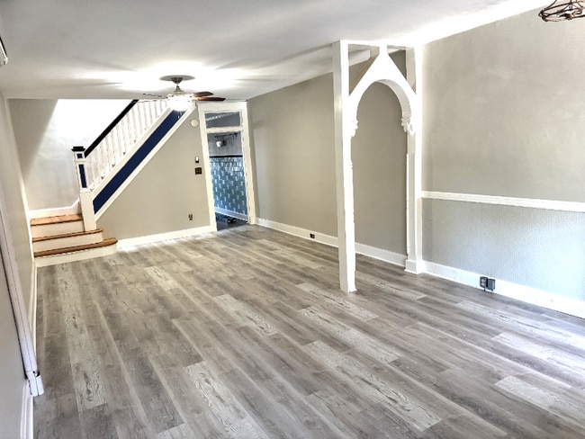 Building Photo - 3710 Chestnut Ave