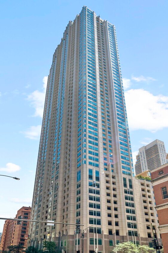 Foto principal - 33 W Ontario St
