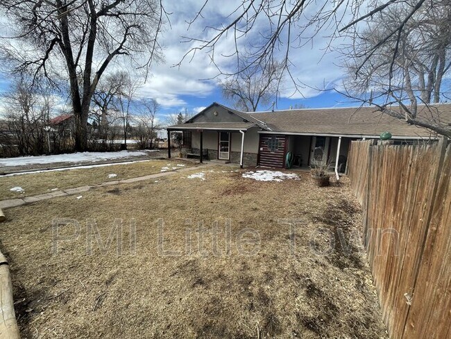 Building Photo - 863 Depew St