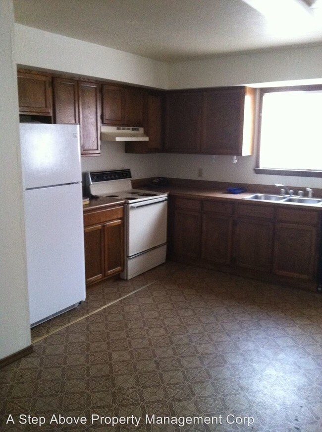 Building Photo - 493 32 Rd