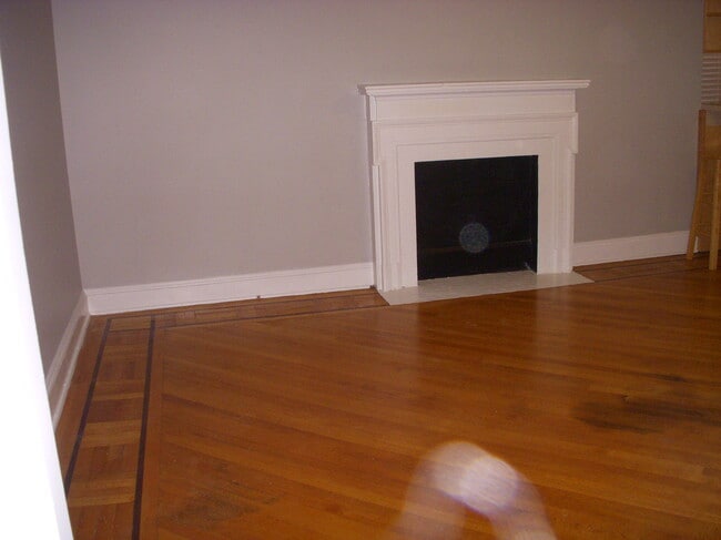 Living room w/ decorative fireplace - 1 Broad Pky