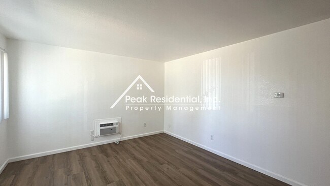 Building Photo - Carro905