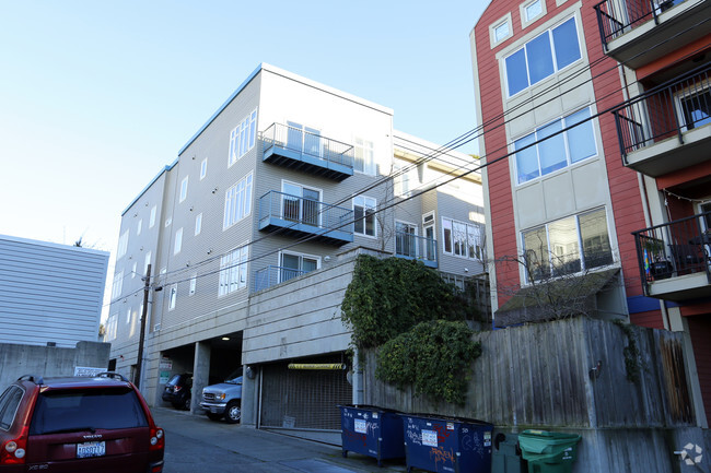 Building Photo - Five 2 Five 1st Ave West