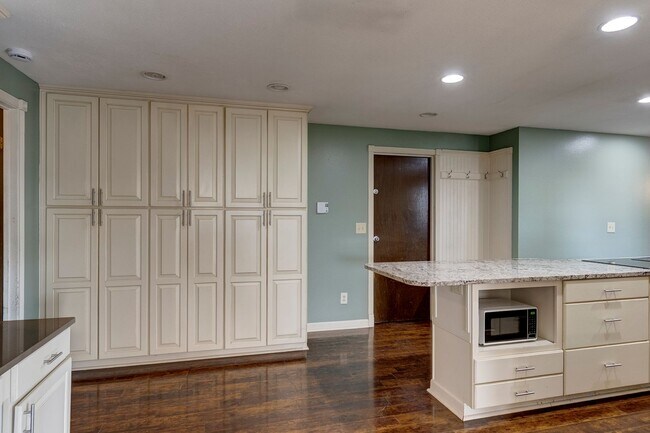Foto del edificio - 3 Bed 3 Bath Home near West Beach