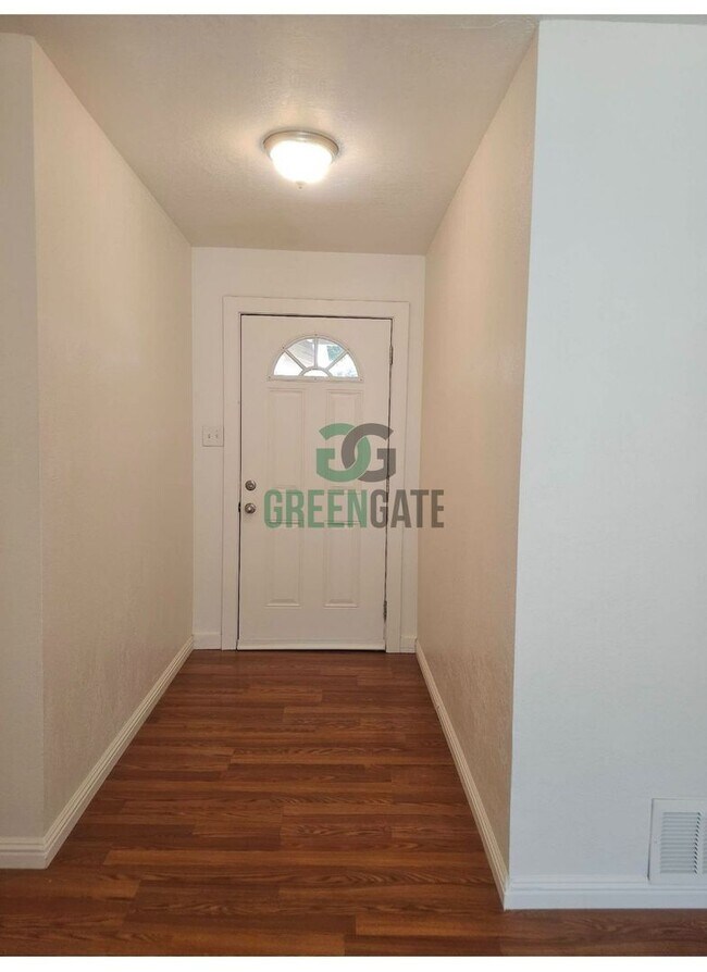 Foto del edificio - 3 BEDROOM 2 BATH HOME MOVE IN READY IN MOD...