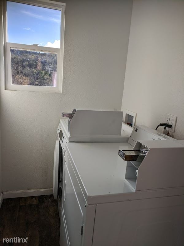 Building Photo - Studio, 1 bath Apartment - S. Fitch Mtn Rd