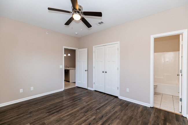 Building Photo - 696 Patriots Place