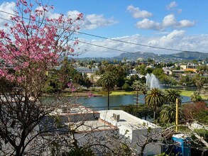 Building Photo - 1086 W Kensington Rd