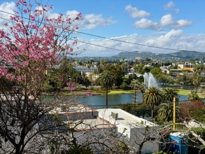 Building Photo - 1086 W Kensington Rd