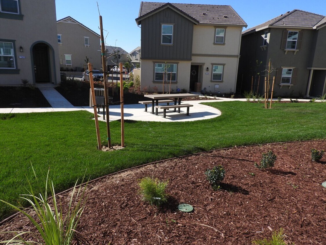 Foto principal - Beautiful Home in Roseville