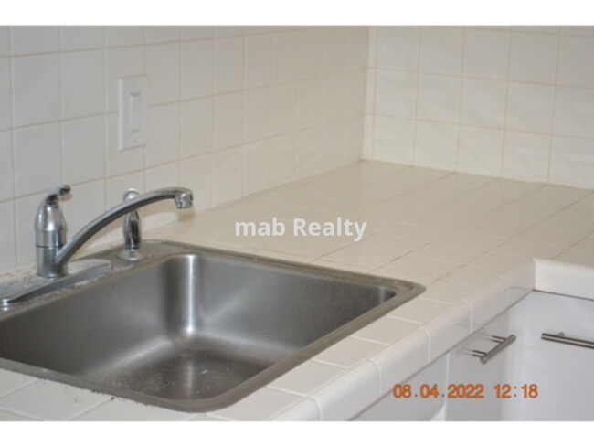 Foto del edificio - Electric, water, gas included in rent