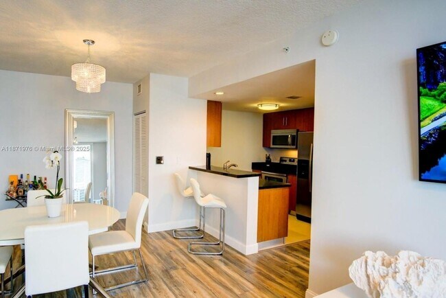 Foto del edificio - 601 NE 23rd St