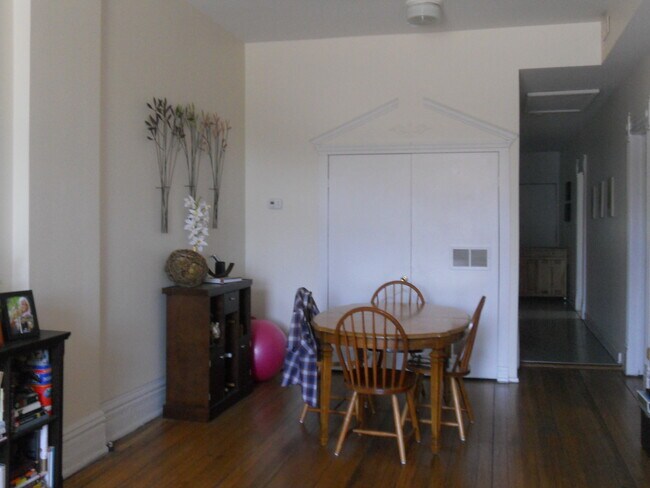 Comedor - 814 N Noble St