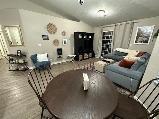 Building Photo - 2 Bedroom Condo in Orem