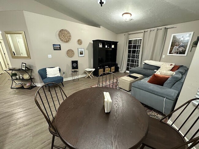 Foto del edificio - 2 Bedroom Condo in Orem