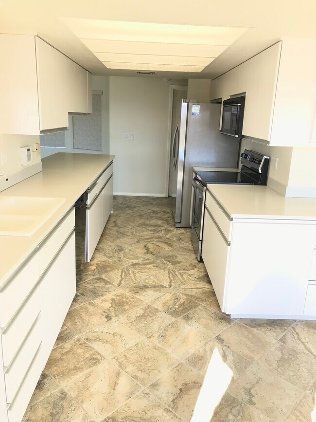Kitchen - 2870 Arabian Dr