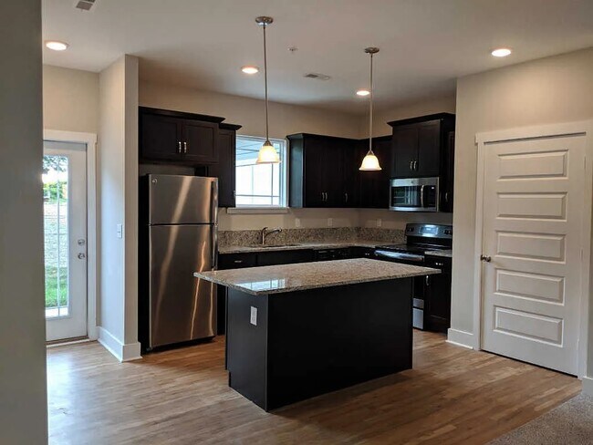 Foto del edificio - 3010 Bellflower Cir