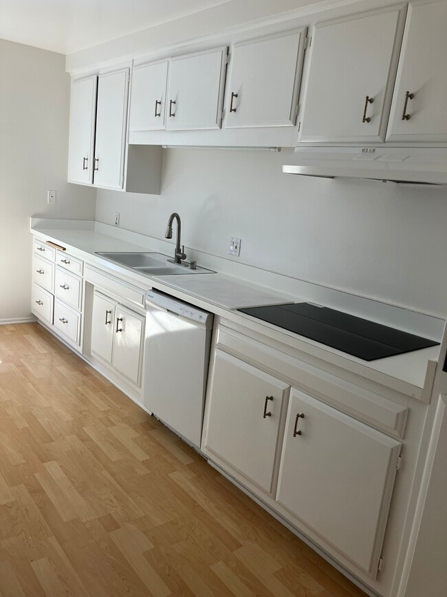 kitchen - 2020 Idaho Ave