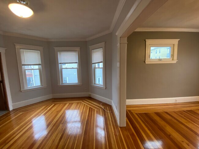 Building Photo - 90 Swan St