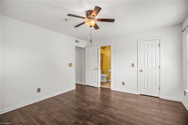 Foto del edificio - 131 Rivertree Ln