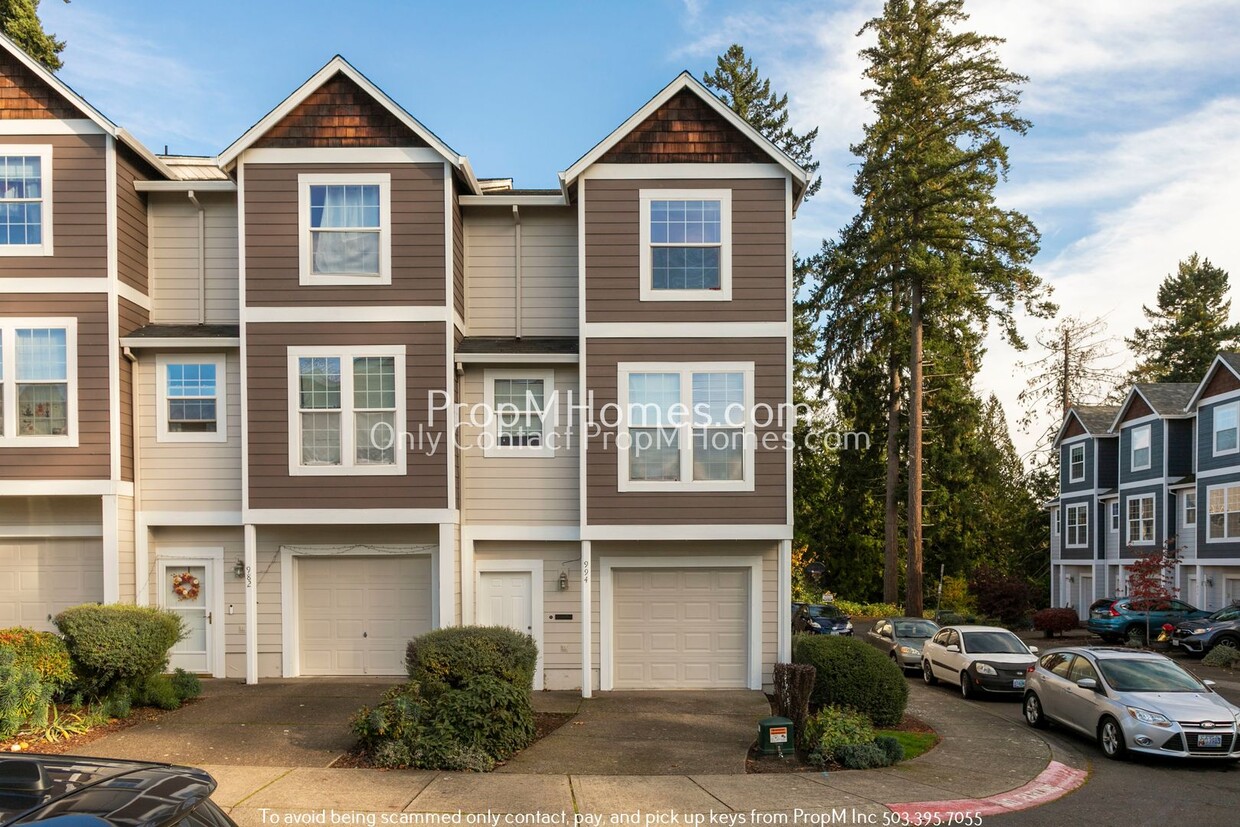 Primary Photo - Corner Unit Townhome In Fantastic Aloha! T...