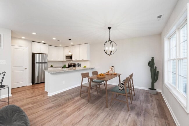 Foto del edificio - 2740 Village Dr