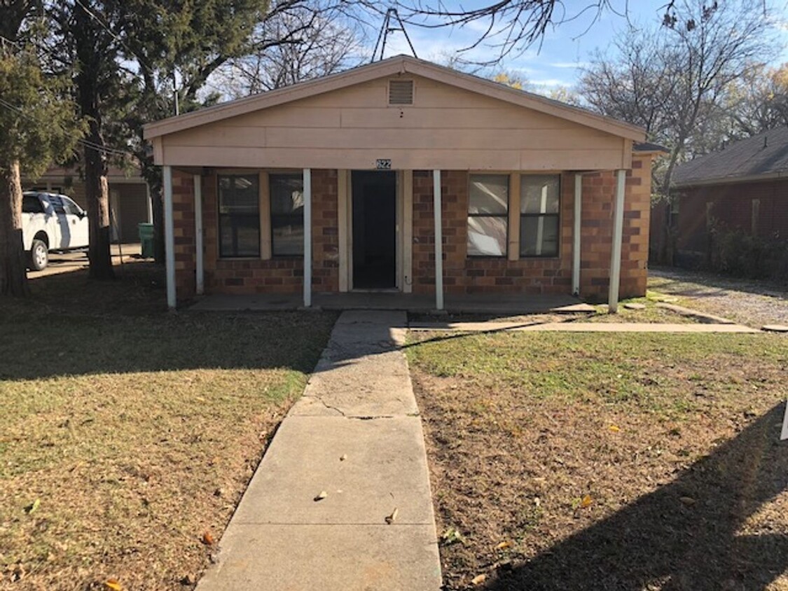 Primary Photo - COZY 2 BEDROOM 1 BATHROOM HOUSE