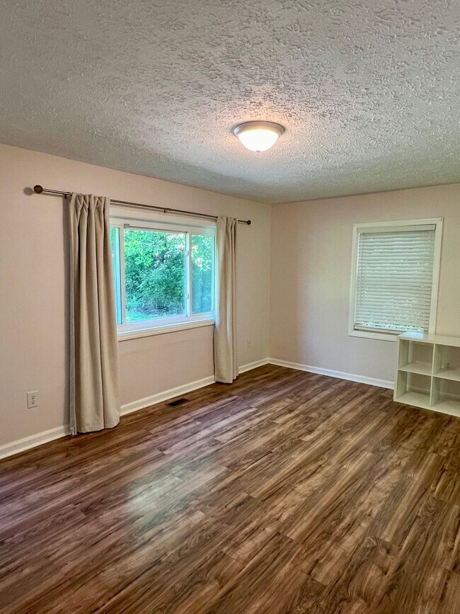 Foto del edificio - 3 Bedroom home for rent in Hendersonville!