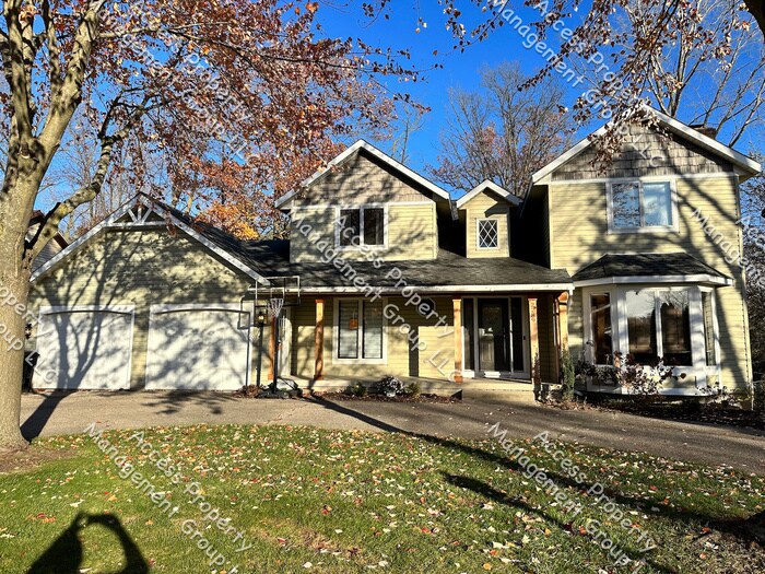 Kentwood Beautiful Three Bedroom Updated Home House Rental in