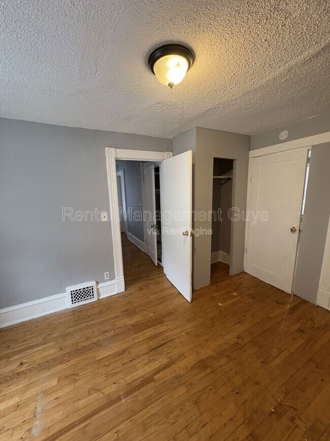 Foto del edificio - 4209 N Bryant Ave