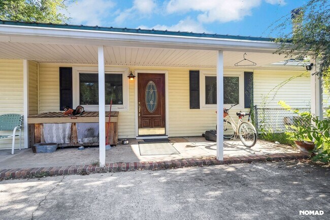 Foto del edificio - Spacious 4BR House in Knoxville