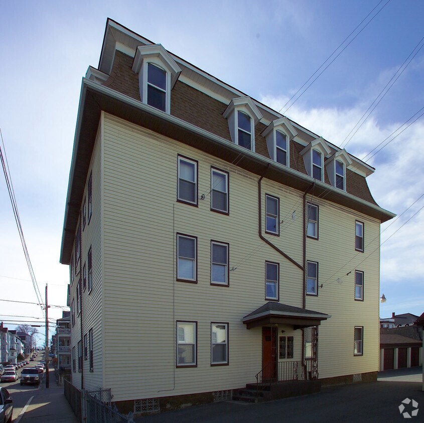 Building Photo - 358 William