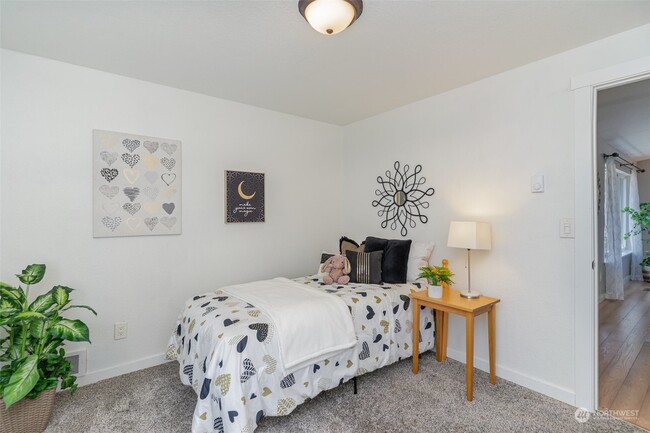 Building Photo - 117 E Intercity Ave